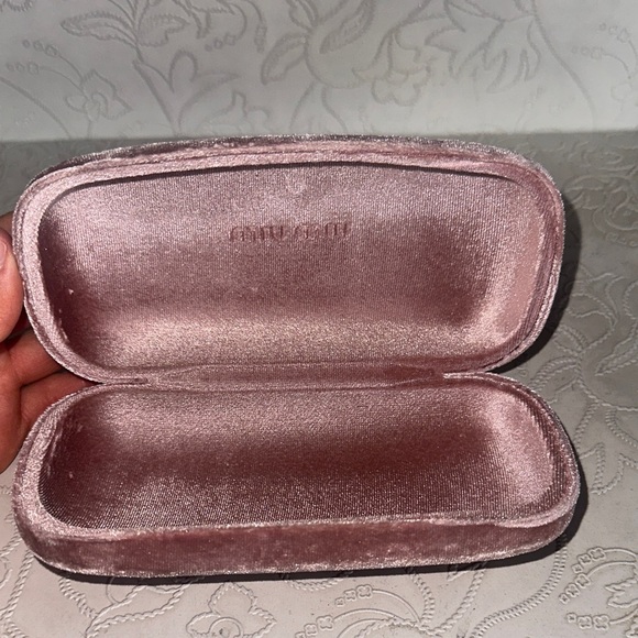 Miu Miu Dusty Pink Velvet Sunglass Case - Picture 3 of 3